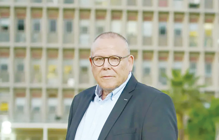 ארנון בר דוד 