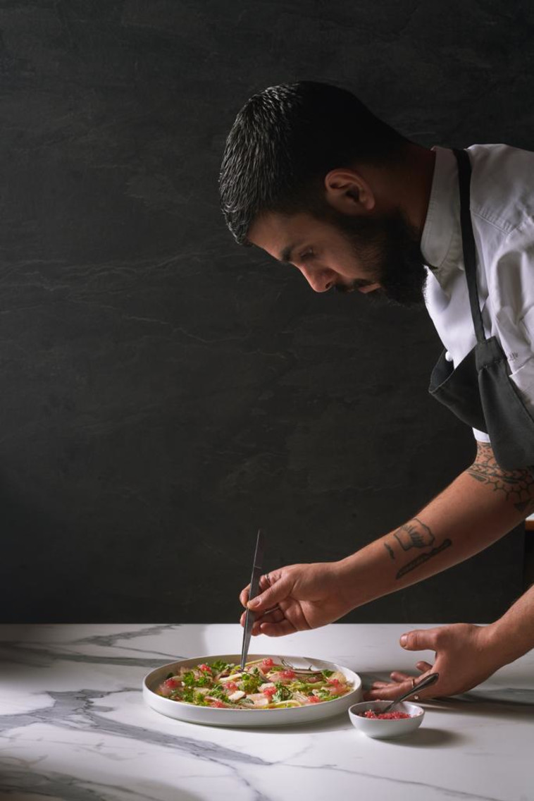 שף עומרי כהן במסעדת ווסט סייד