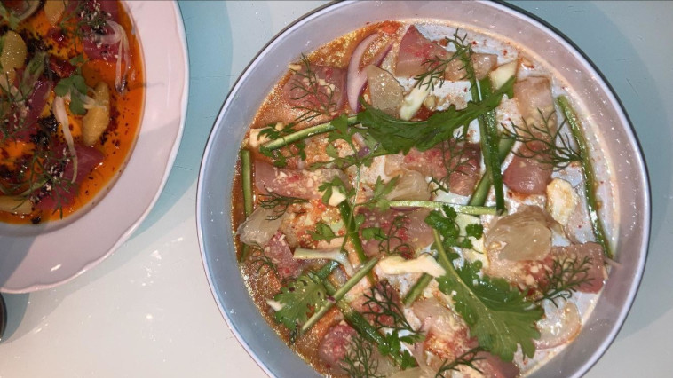 קרודו אינטיאס עם פינגר ליים וזרעי עגבנייה