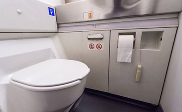 שירותים במטוס, אילוסטרציה