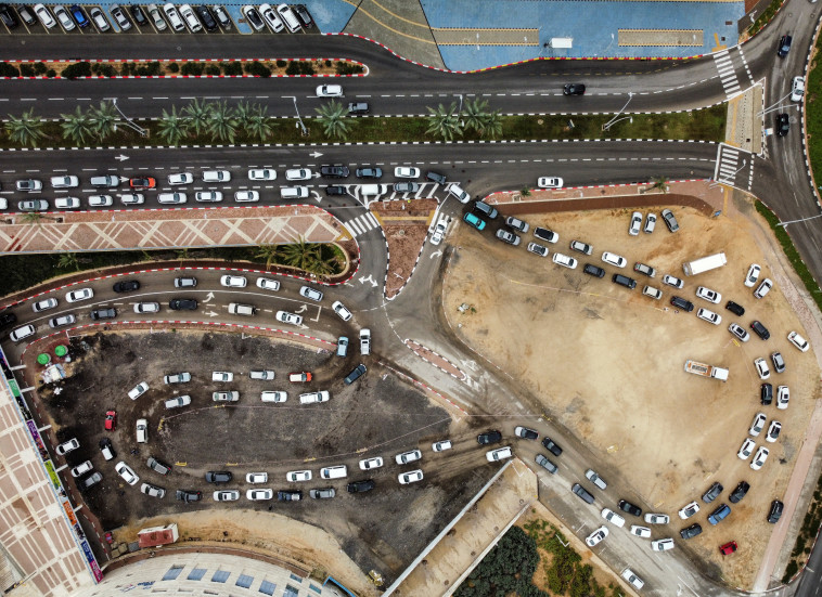 תורי ענק לבדיקות קורונה באשדוד