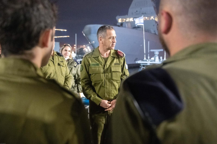 הרמטכ''ל בבסיס חיפה