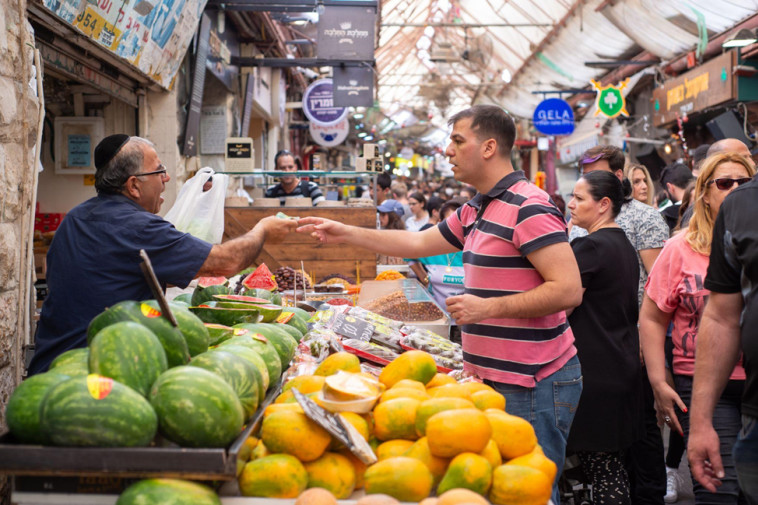 שוק מחנה יהודה בירושלים. כוח הקנייה הישראלי אל מול מקביליו. (צילום: Shutterstock)