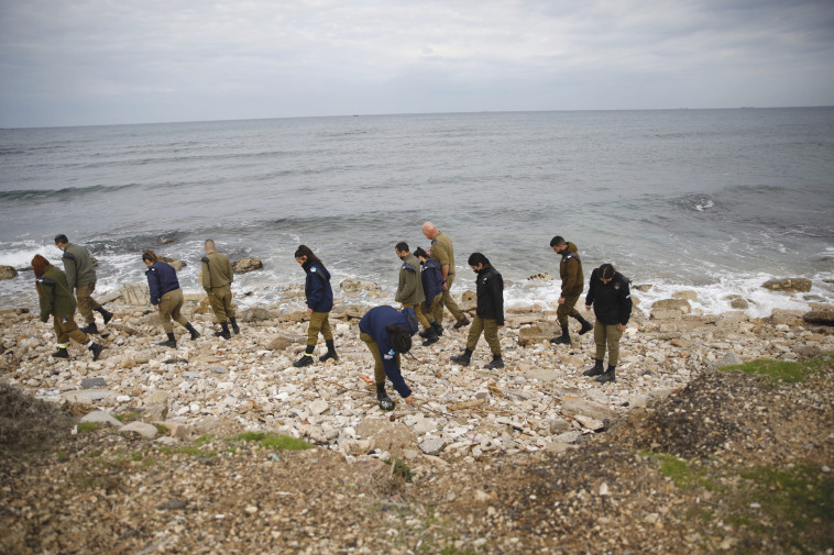 חיפוש אחר שרידי המסוק שהתרסק מול חיפה
