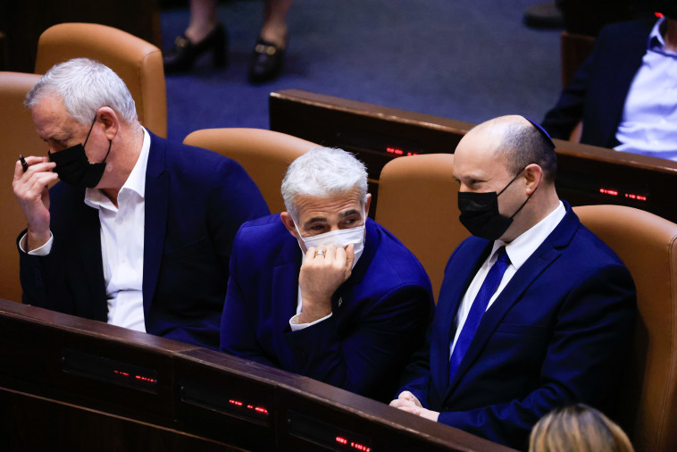 לפיד, גנץ ובנט בכנסת