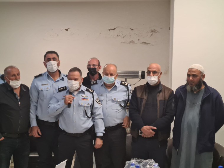 יעקב שבתאי, שמעון לביא וג'מאל חכרוש בביקור תנחומים אצל משפחת הילד עמאר חג'יראת 