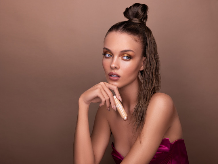 סאקרה שימר סטיק אנה זק. מחיר 20 ש