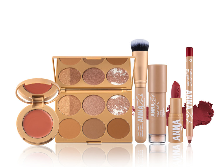 הצבעים המזוהים עם הכוכבת. קולקציית אנה זק לסאקרה