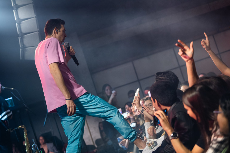 עודד פז, מתוך ההופעה של ''עודד פז והקסדות''