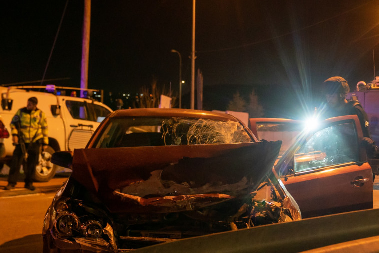 הרכב הפוגע בפיגוע בחלמיש (צילום: דובר צה''ל)