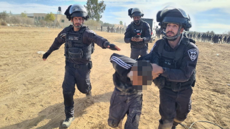 מעצר מתפרע בעימותים בנגב