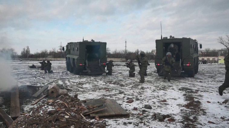 כוחות רוסיה ב''תרגיל צבאי'' סמוך לגבול אוקראינה (צילום: צילום מסך: רויטרס)