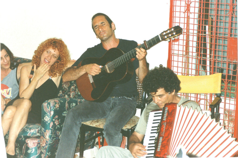 טליה שפירא עם דייוויד ברוזה ומאיר אריאל (צילום: פרטי)