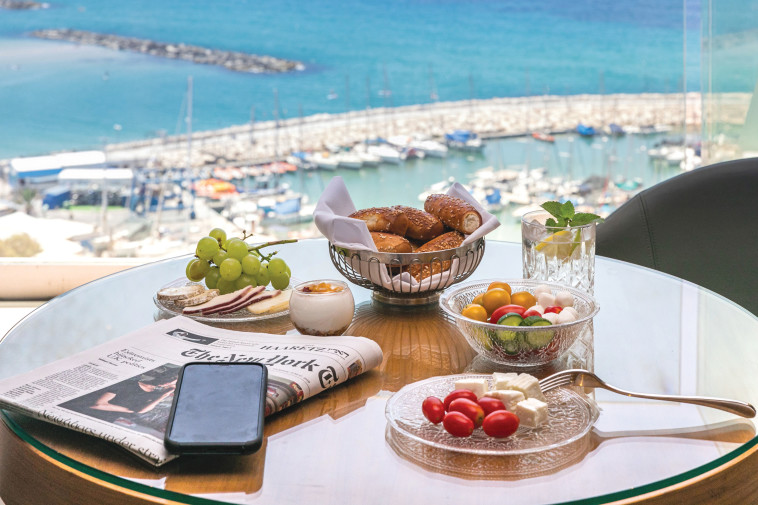 מלון ''קרלטון''