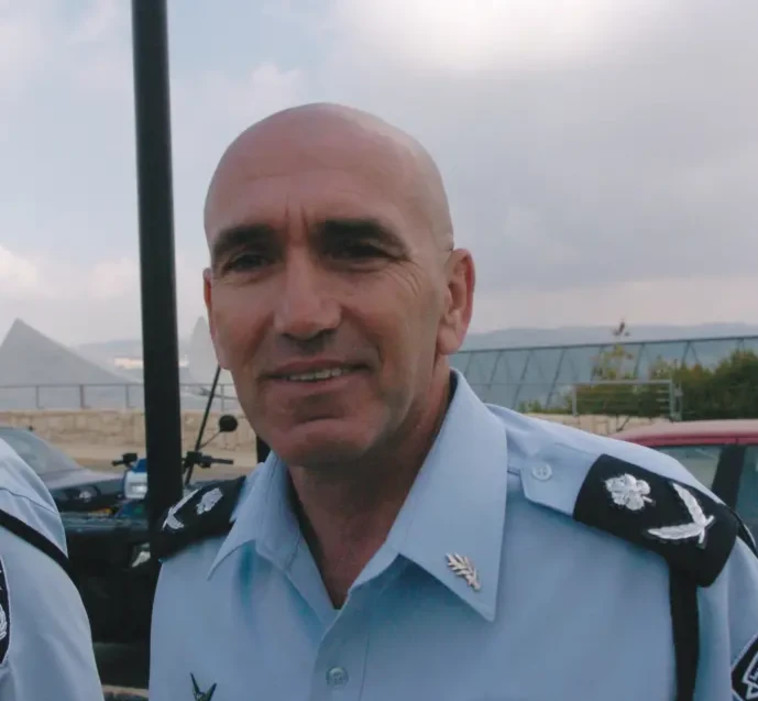 ניצב בדימוס אורי בר לב