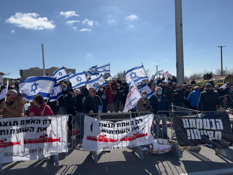 מיצג הצוללות מול בית רה''מ