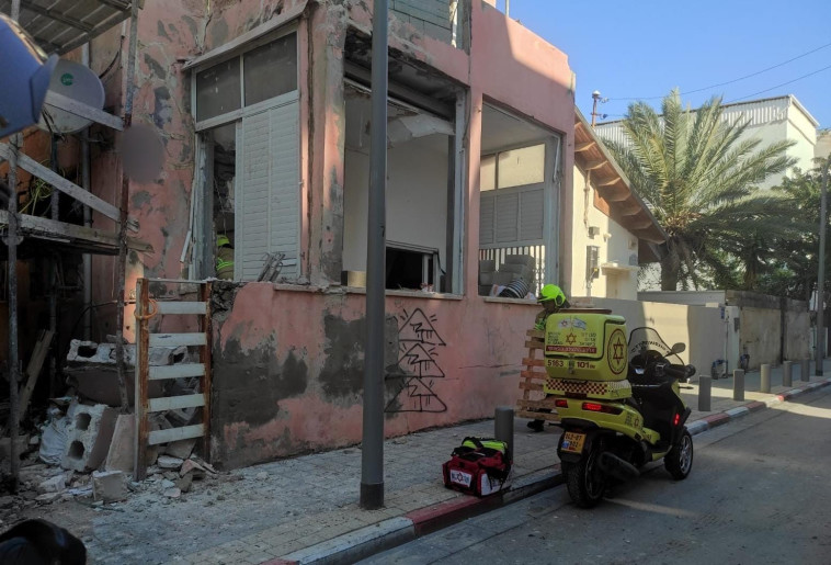 המבנה שקרס בתל אביב (צילום: תיעוד מבצעי מד''א)