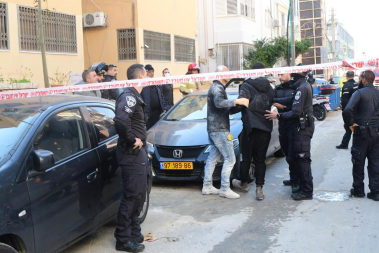 פועל נהרג בקריסת תקרת מבנה בתל אביב