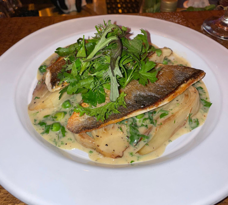 פילה דניס על מצע של קרם כרובית ושומר קונפי