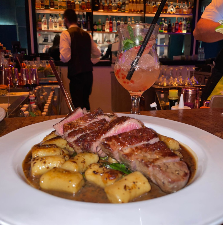 סינטה עם רוטב בקר עם ניוקי בעבודת יד