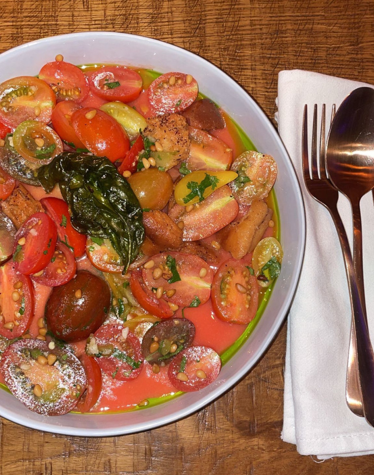 סלט עגבניות צבעוני