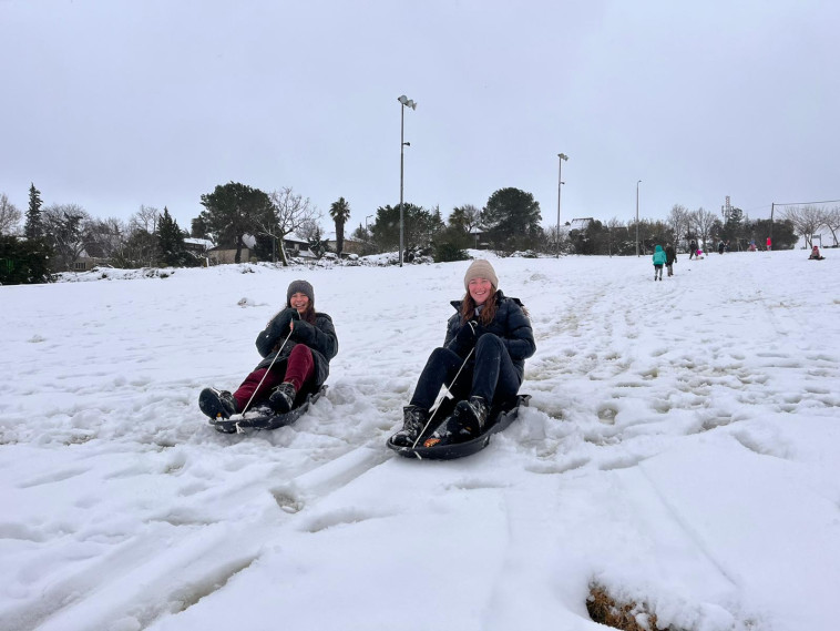 מזחלות השלג ביישוב עפרה שבבנימין 