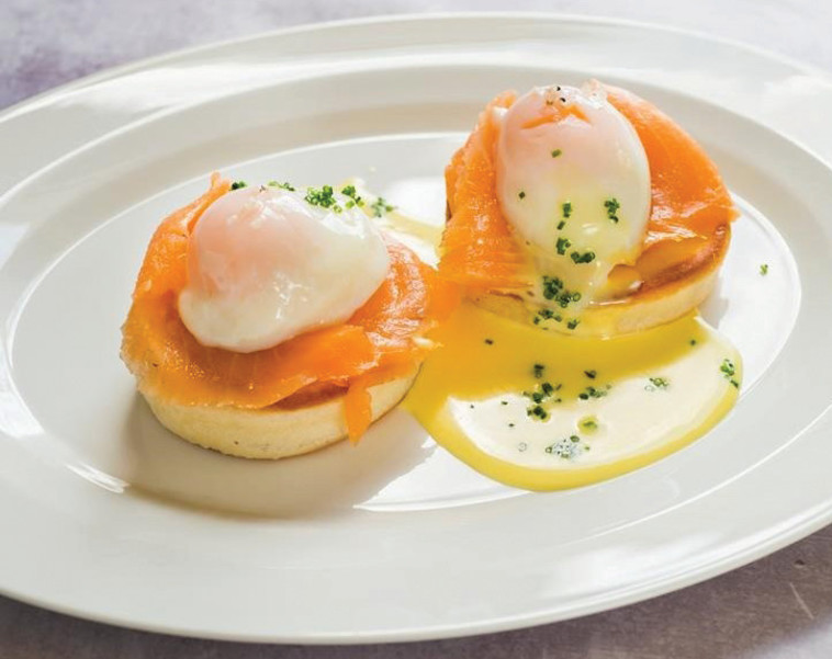 ארוחת בוקר במסעדת CAF&Eacute; 99 מלון דן תל אביב