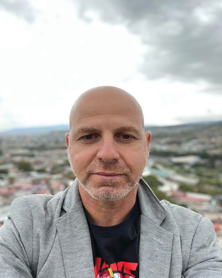 יריב גניס, מנהל רשת קפה גרג וביגה 