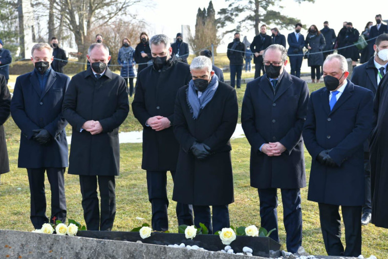 השר לפיד והמשלחת האוסטרית במחנה הריכוז מאוטהאוזן 