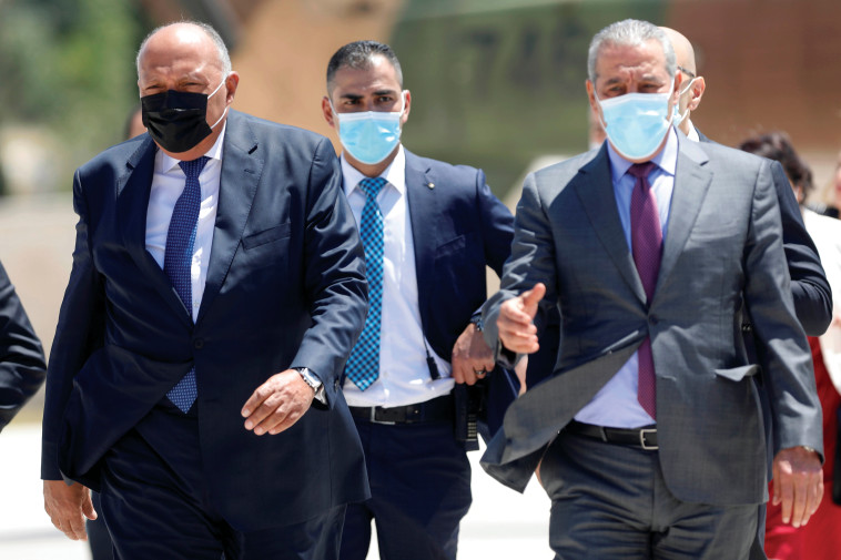 חוסיין א-שייח' (מימין)