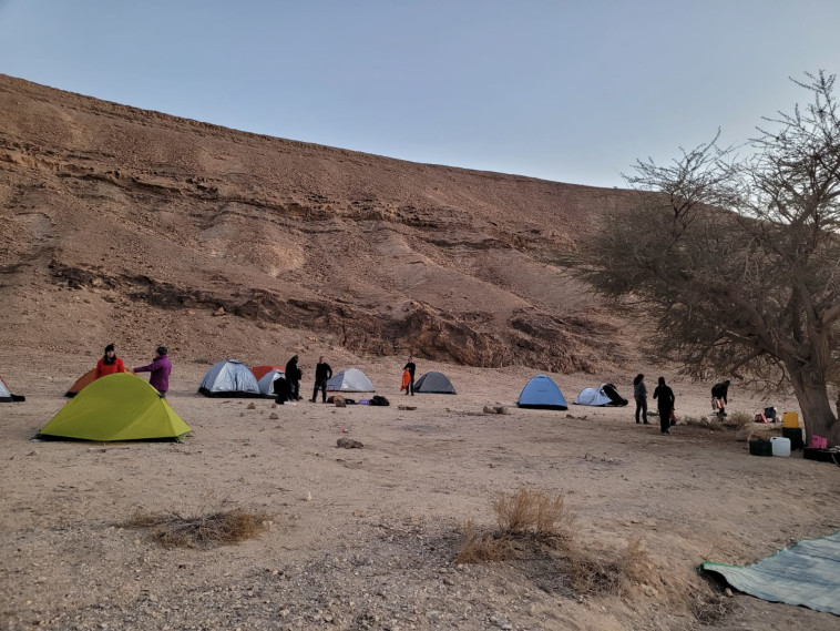 מטיילים בנחל פארן