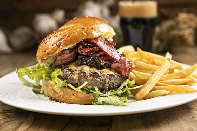 שחיתות בלי להתנצל. חוות צוק