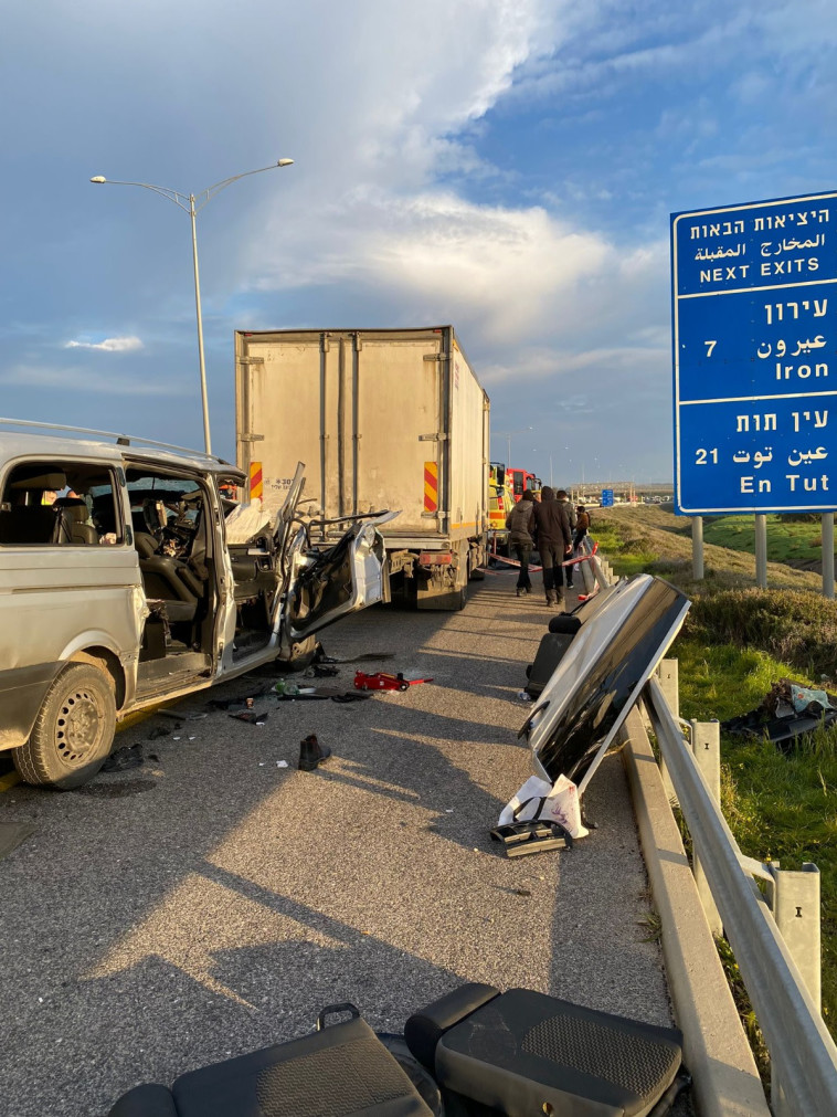 זירת התאונה בכביש 6 לצפון (צילום: תיעוד מבצעי מד''א)