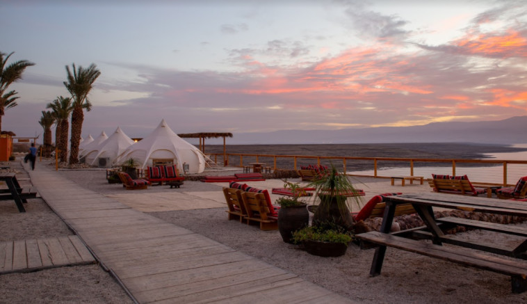 פינות ישיבה והדלקת מדורות במתחם