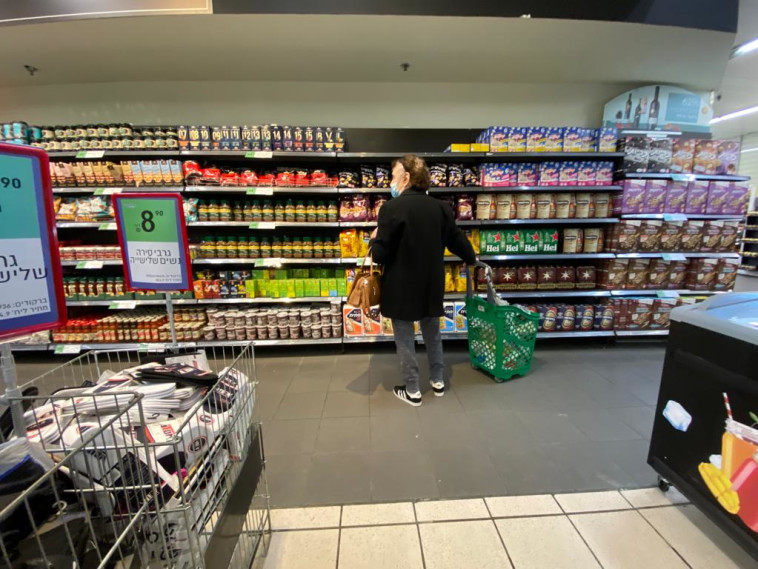 עליית מחירים, יוקר המחיה, קניות בסופר (למצולמים אין קשר לכתבה)