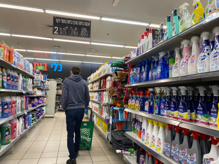 עליית מחירים, יוקר המחיה, קניות בסופר (למצולמים אין קשר לכתבה)