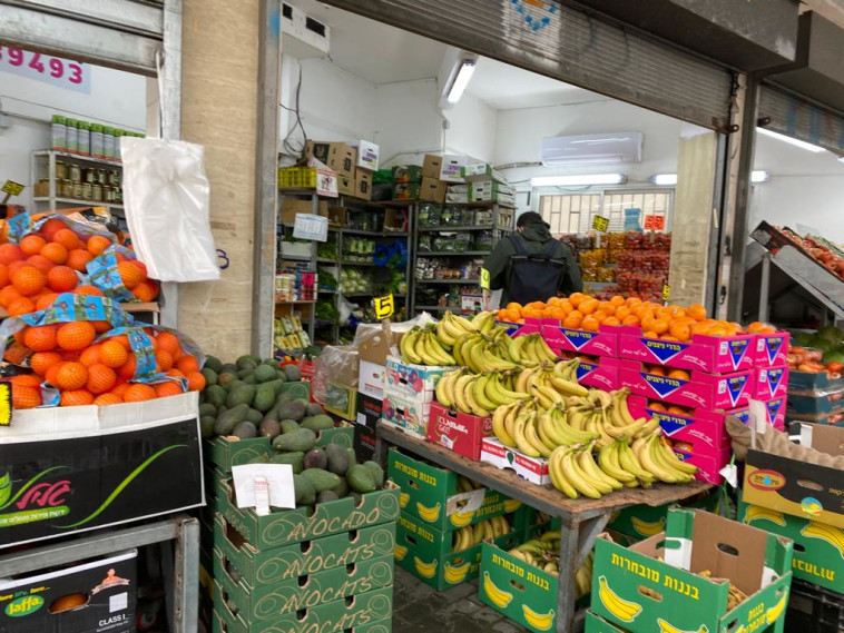 פירות, עליית מחירים, יוקר המחיה, קניות בסופר (למצולמים אין קשר לכתבה)