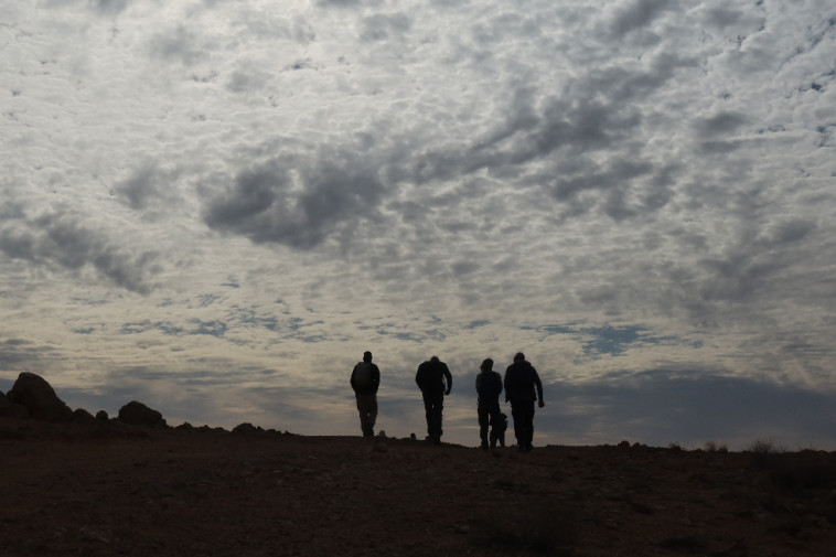 הנח לרגלי  ללכת למקום שליבי אוהב. 