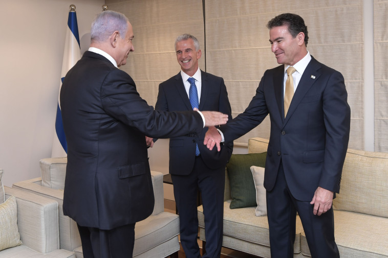 Evénement de l'ancien chef du Mossad Yossi Cohen en présence de David Barnea et de l'ancien Premier ministre Benjamin Netanyahu (Photo : Kobi Gideon, GPO)