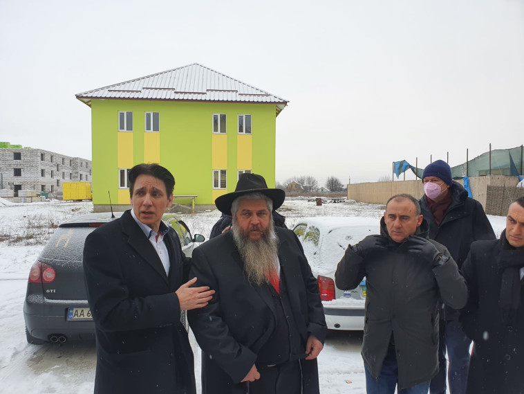 הרב אסמן באנטבקה וחברי הצוות המקומי