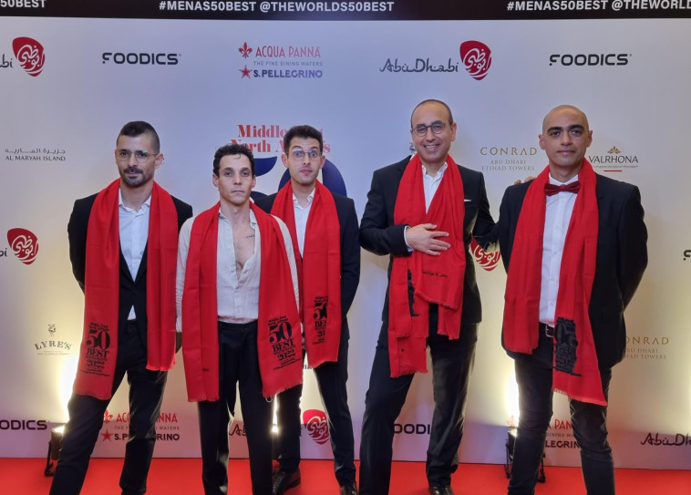 הנציגות הישראלית בטקס: הלל תקאוולי מאנימאר, אבי זק מג'ורג וג'ון, רז רהב מOCD, מוטי טיטמן ממלגו ולמלבר ויחי זינו מפסקדו