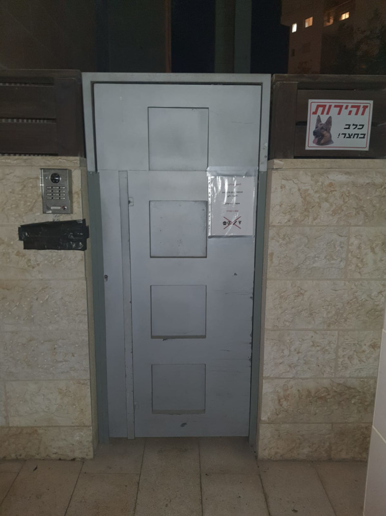 הכניסה למעון של האם ובתה החשודות בהתעללות