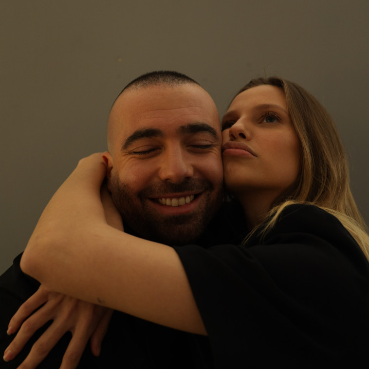 צמודים. ניבר מדר ועומר אדם