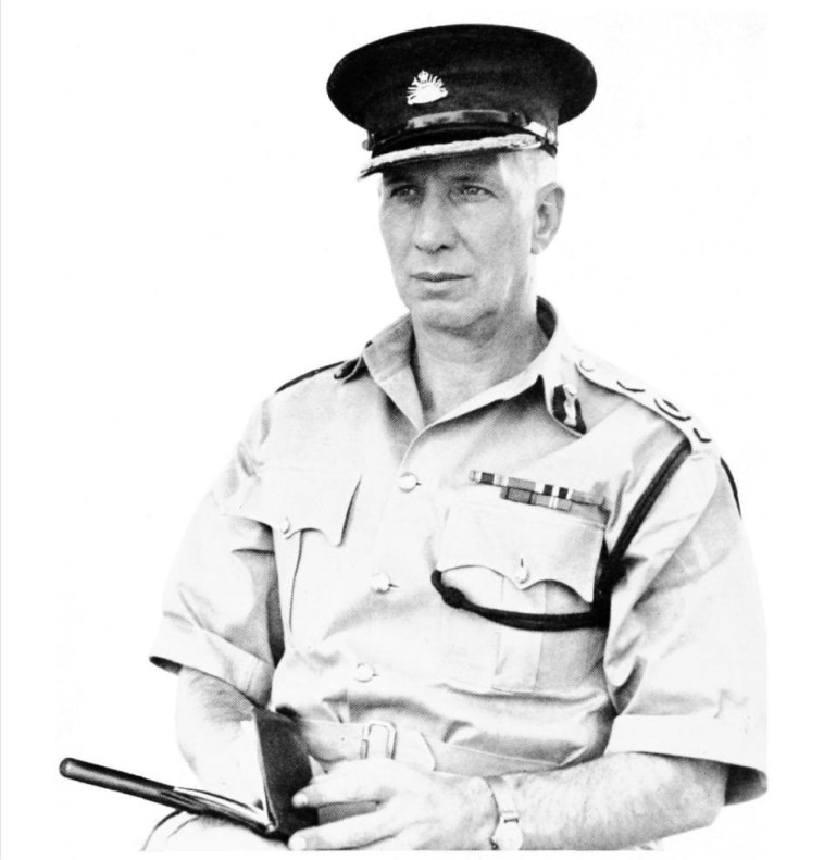 ג'פרי מורטון הקצין שירה ביאיר שטרן (צילום: ויקיפדיה)
