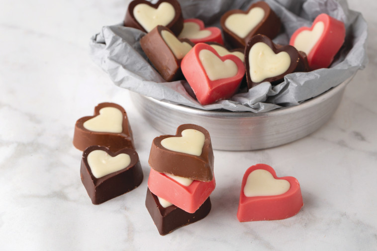 מארז של 9 יחידות לבבות בטעמים לעמותת גוונים של מתוק ב-48 שקלים