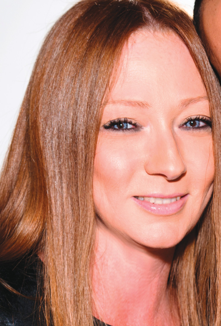 מירב אליהו, סמנכ''לית שיווק 'אפריל'