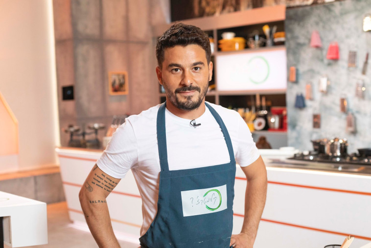 עידן בושארי במדי מסעדת ''קילומטראז'''