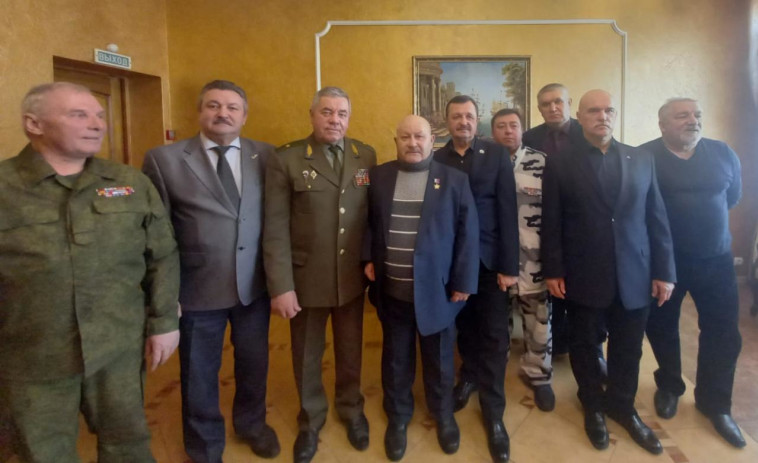 ביקור הקצינים ואנשי הצבא הרוסי בבית העלמין של בית חב''ד (צילום: MyLubavitch)