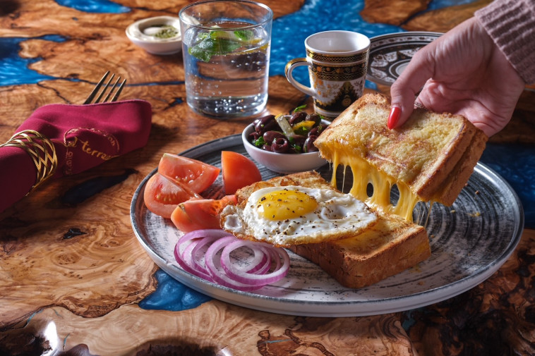 ארוחת בוקר ב''אל טראס'', הרצליה  (צילום: אנטולי מיכאלו)