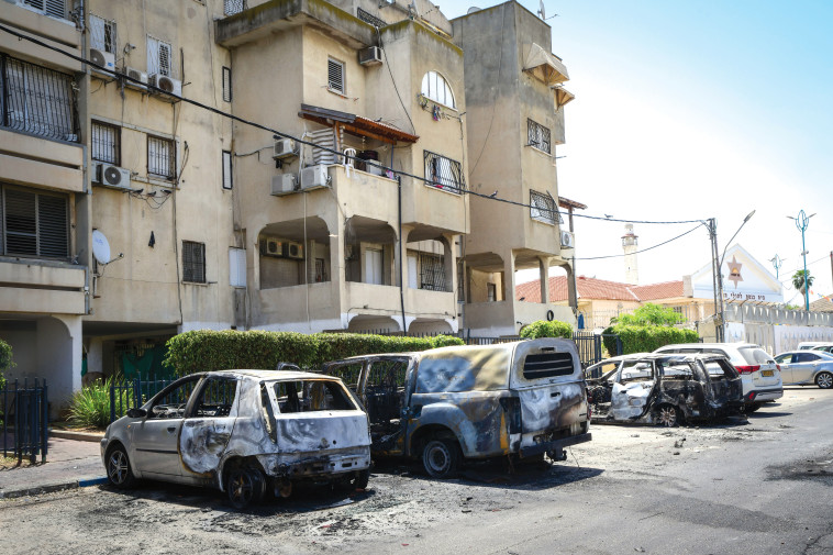 מכוניות שהוצתו בלוד במהלך מבצע ''שומר החומות''